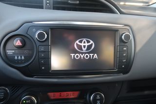 Toyota Yaris 2015-thumb-16