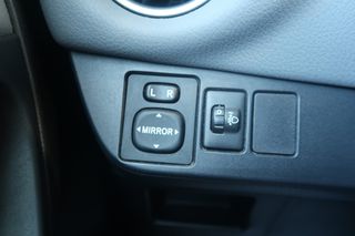 Toyota Yaris 2015-thumb-20