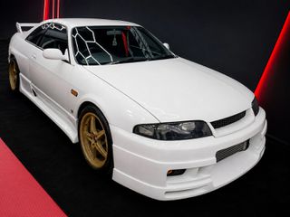 Nissan Skyline 1996 R33-thumb-1