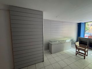 Επαγγελματική Γυάλινη Βιτρίνα Καταστήματος-thumb-2