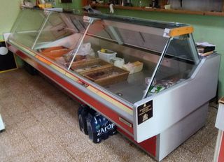 ΨΥΓΕΙΟ ΒΙΤΡΙΝΑ ΑΛΛΑΝΤΙΚΩΝ-ΤΥΡΙΩΝ 3,70Χ1,20 ΜΕ ΦΕΤΙΕΡΑ ΚΑΙ ΑΠΟΘΗΚΗ ΨΥΧΟΜΕΝΗ
