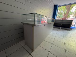 Χαμηλό Έπιπλο Προβολής / Ραφιέρα Καταστήματος
