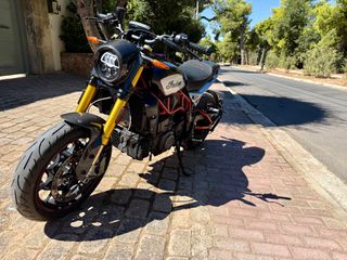 Indian FTR 1200 2025 Carbon R-thumb-3