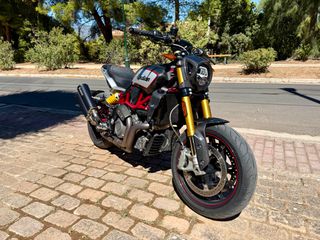Indian FTR 1200 2025 Carbon R-thumb-6
