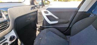 Peugeot 208 2016-thumb-11