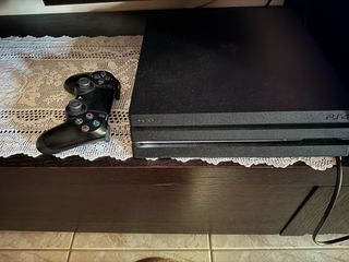 PlayStation 4 pro 1 terabyte +2 χειριστήρια +gra 5