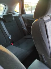Ford Focus 2006 Ghia-thumb-2