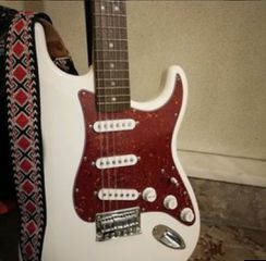 Fender Squier Sonic Stratocaster HT-thumb-1