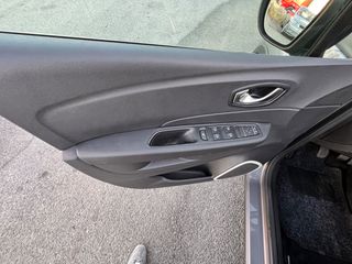 Renault Captur 2018-thumb-45