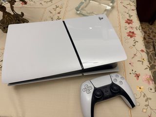 Πωλείται ps5 slim 1TB και 9 παιχνίδια