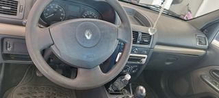 Renault Clio 2004 CLIO-thumb-8