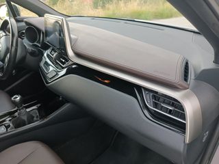 Toyota C-HR 2017 LOUNGE-thumb-18