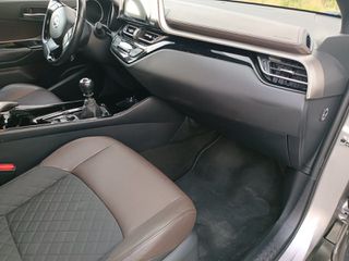 Toyota C-HR 2017 LOUNGE-thumb-22