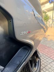 Piaggio XEvo 250 2009-thumb-8