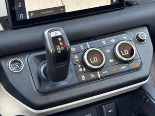 Land Rover Defender 2021 D240 SE-thumb-31