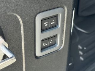 Land Rover Defender 2021 D240 SE-thumb-34