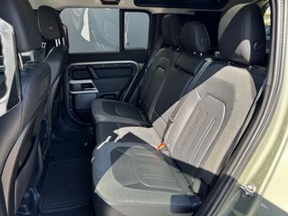 Land Rover Defender 2021 D240 SE-thumb-18