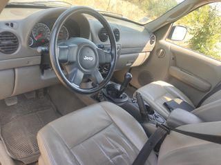 Jeep Cherokee 2005-thumb-6