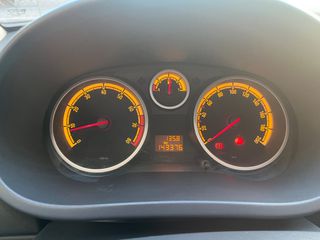 Opel Corsa 2011-thumb-24