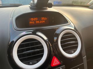 Opel Corsa 2011-thumb-29