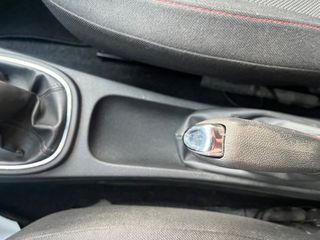 Opel Corsa 2011-thumb-34