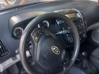 Kia Ceed / cee'd 2009-thumb-5