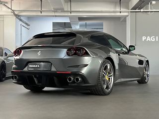 Ferrari GTC4Lusso 2016 V12-thumb-4