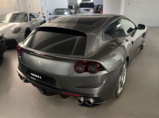 Ferrari GTC4Lusso 2016 V12-thumb-8