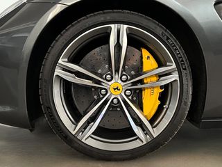 Ferrari GTC4Lusso 2016 V12-thumb-17