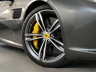 Ferrari GTC4Lusso 2016 V12-thumb-18