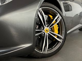 Ferrari GTC4Lusso 2016 V12-thumb-19