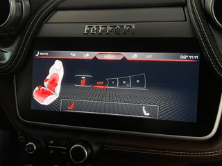 Ferrari GTC4Lusso 2016 V12-thumb-33