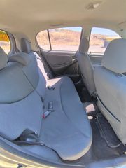 Toyota Yaris 2004-thumb-7