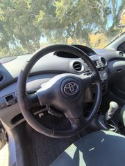 Toyota Yaris 2004-thumb-8