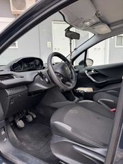 Peugeot 208 2016 panorama-thumb-5