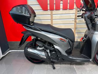 Honda SH 300i 2018-thumb-1