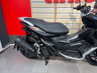 Aprilia SR GT 125 2023-thumb-4