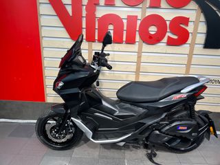 Aprilia SR GT 125 2023-thumb-11