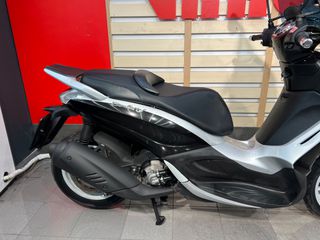 Piaggio Beverly 300 2010-thumb-4
