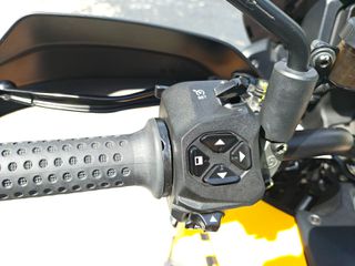 Moto Guzzi Stelvio 2024 1ό Χέρι , κατάσταση βιτρίνας !!! Giallo Savana  2024 !!!-thumb-28