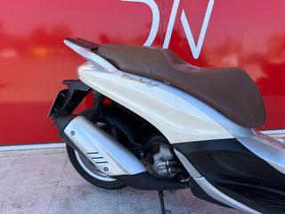 Piaggio Beverly 300i 2015-thumb-8