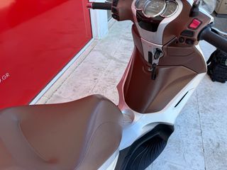 Piaggio Beverly 300i 2015-thumb-9