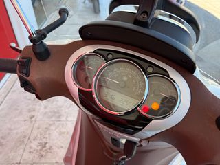 Piaggio Beverly 300i 2015-thumb-10