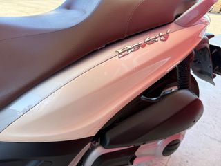 Piaggio Beverly 300i 2015-thumb-16