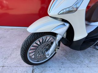 Piaggio Beverly 300i 2015-thumb-21