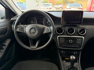 Mercedes-Benz A 180 2017 E-Book Service  96.000KM !-thumb-24