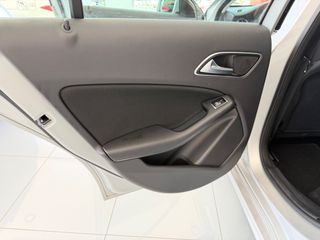 Mercedes-Benz A 180 2017 E-Book Service  96.000KM !-thumb-27