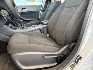 Mercedes-Benz A 180 2017 E-Book Service  96.000KM !-thumb-31