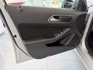 Mercedes-Benz A 180 2017 E-Book Service  96.000KM !-thumb-32