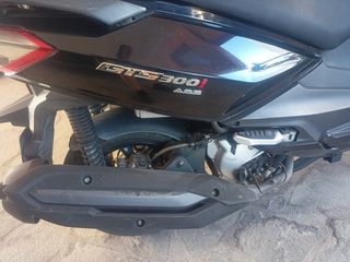 Sym GTS 300i EVO 2013-thumb-1